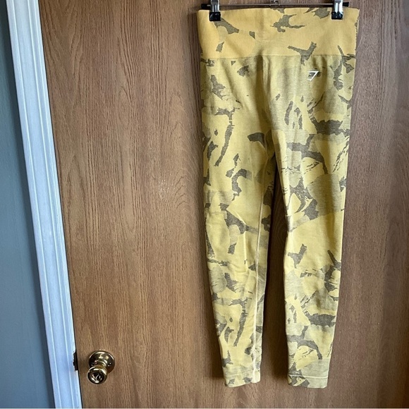 - Gymshark Size Medium yellow camo leggings - Picture 1 of 5